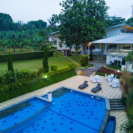Hotel D'Agape Meeting & Conference à Puncak Extérieur photo