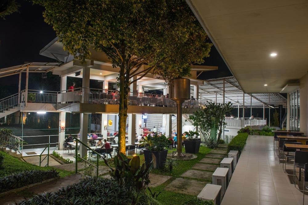 Hotel D'Agape Meeting & Conference à Puncak Extérieur photo