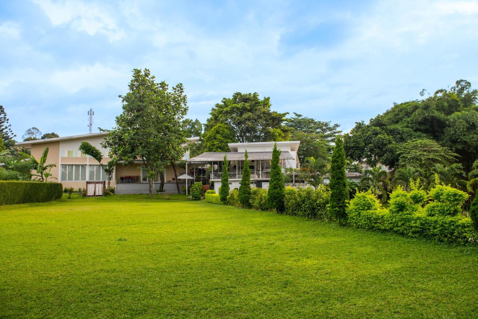 Hotel D'Agape Meeting & Conference à Puncak Extérieur photo
