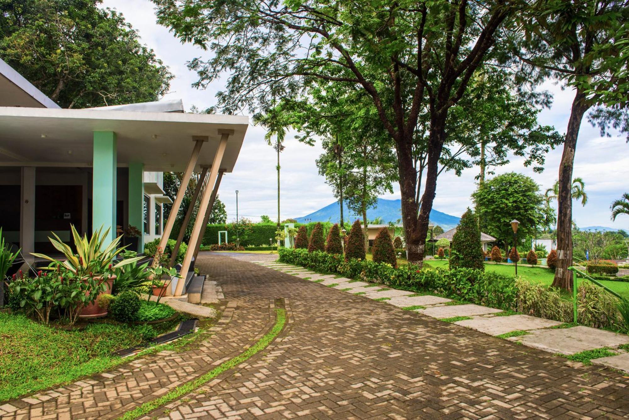 Hotel D'Agape Meeting & Conference à Puncak Extérieur photo