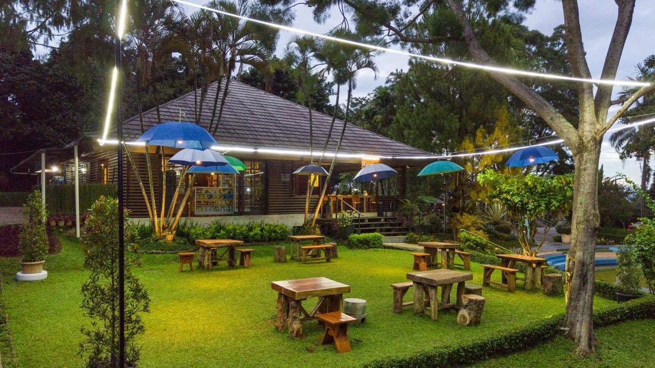 Hotel D'Agape Meeting & Conference à Puncak Extérieur photo